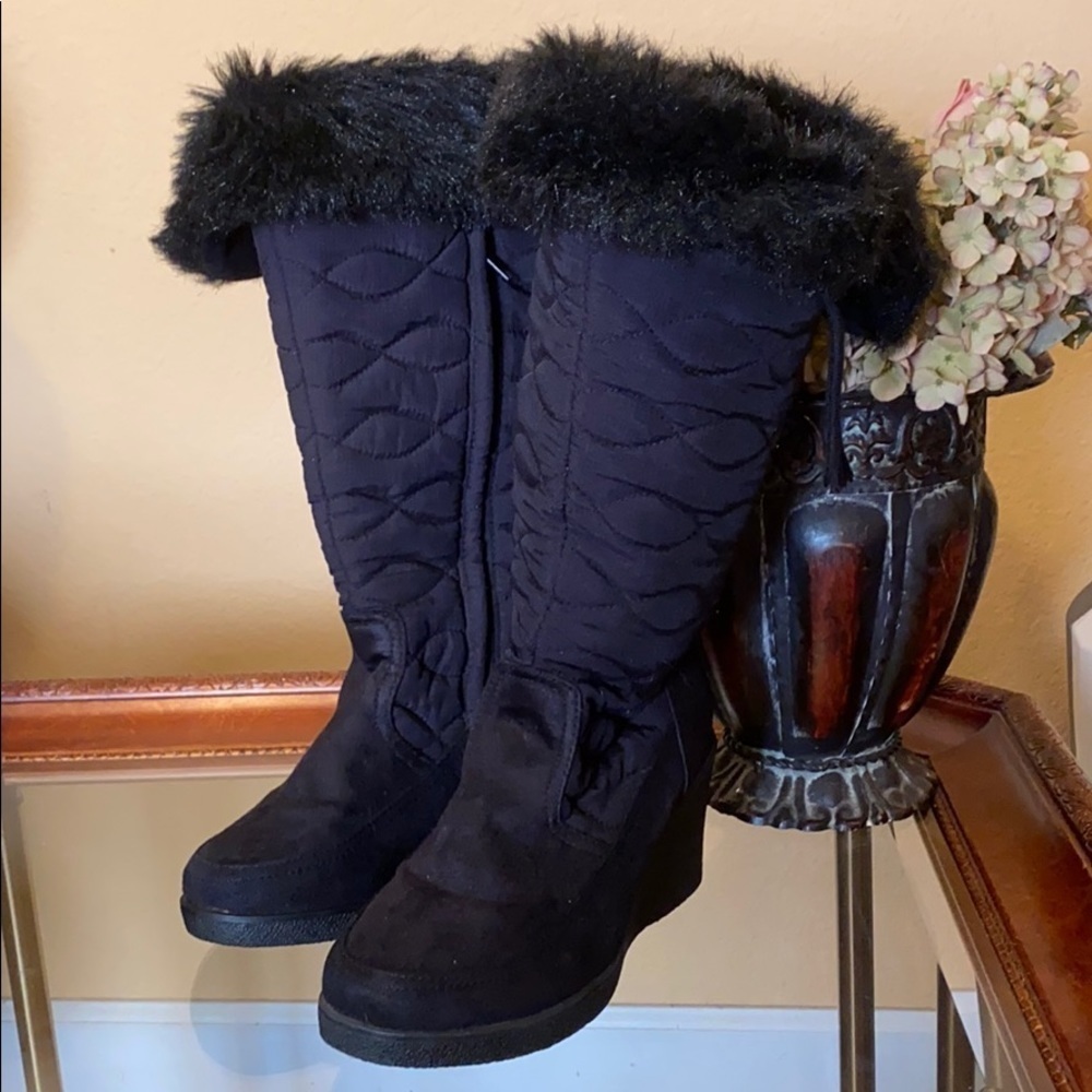 Black fur boots with small heel